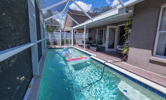 Valrico House | Poolside Palms Getaway - Near Tampa Brandon Valrico