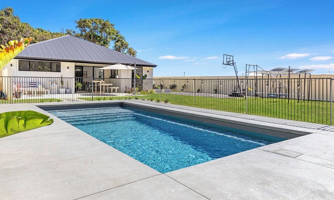 Quedjinup House | Poolside Paradise