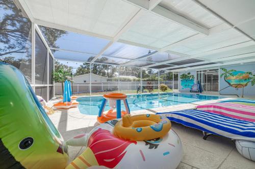 Clearwater House | Poolside Paradise Clearwater Family Friendly House