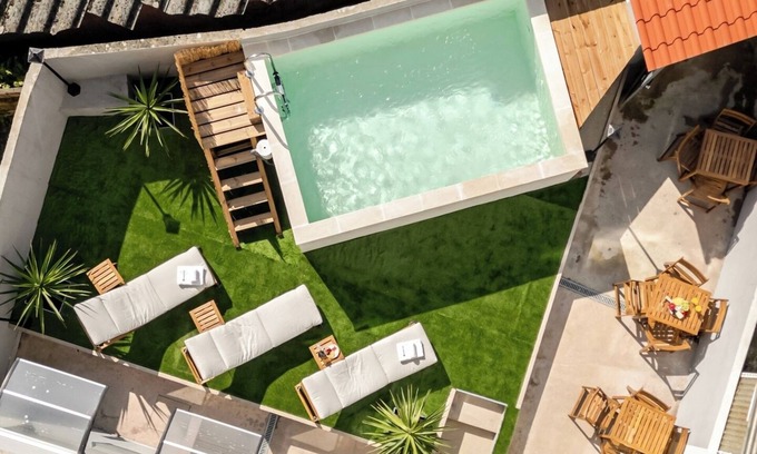 Sao Mamede de Infesta Apartment | Poolside Duo Retreat, Silva Brinco by HostWise