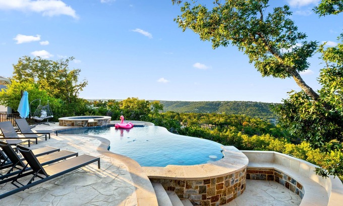 Westcliff House | Poolside Retreat | Fire Pit, Hot Tub, Game Room & Sleeps 14!