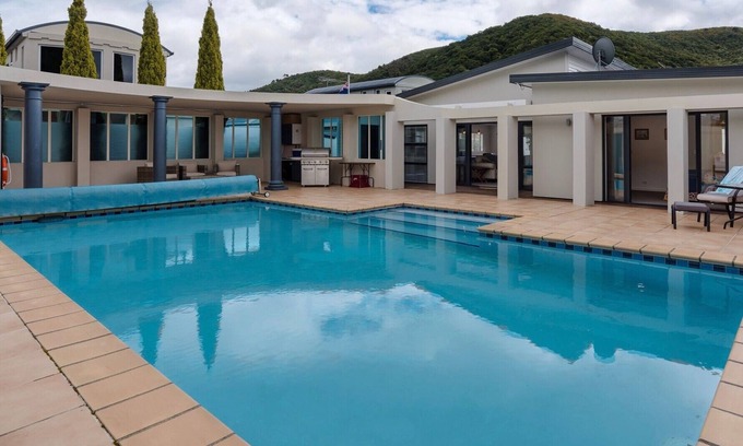 Waikawa Bay House | Poolside Retreat - Picton Holiday House (Waikawa)