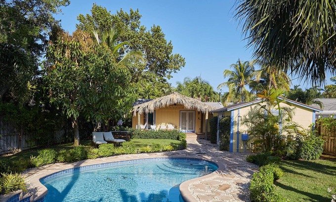 South Palm Park Neighborhood Association Villa | Poolside Villa & Cottage w/3b/3ba, Steps 2 Water