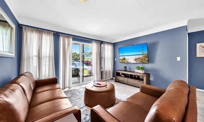 Holiday Isle Condo | Poolside Villas 104 near beach sleeps 5