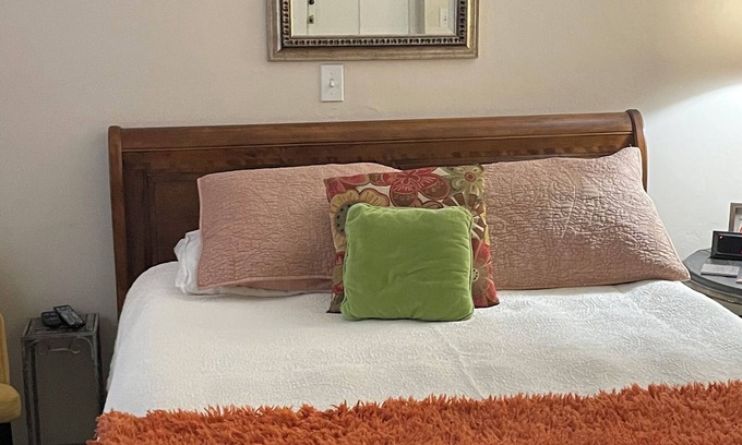 Nob Hill Apartment | Poppies Place @ Pleasant Street Suites