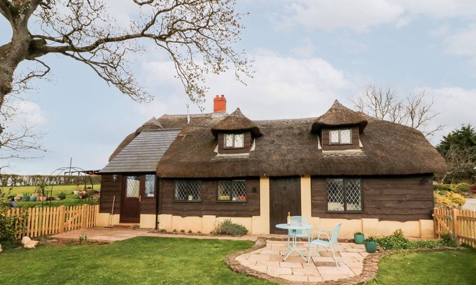 Tiverton Cottage | POPPY COTTAGE, pet friendly, character holiday cottage in Cadeleigh
