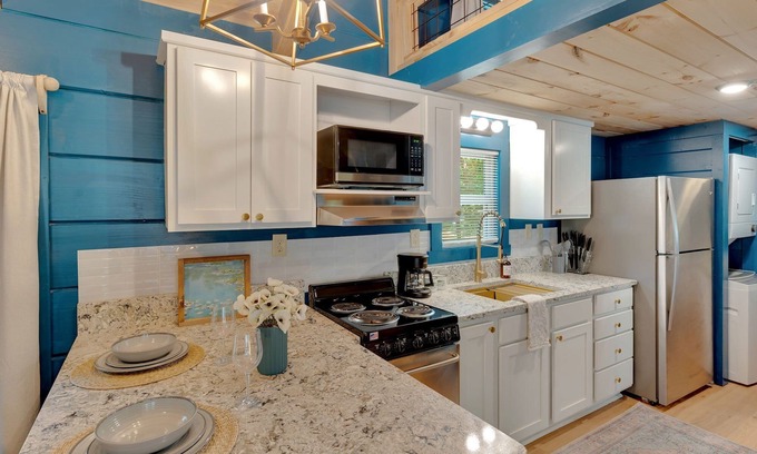 Lookout Valley Neighborhood Association Apartment | Pops Cabin | Lookout Mountain | Luxury Tiny Home