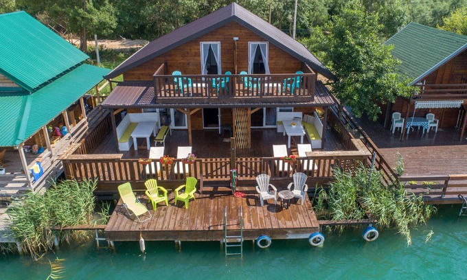 Ulcinj Apartment | Popular Luxury Hakuna Matata Apartment located on the River Bojana near the Sea