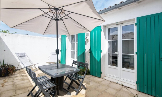 La Couarde-sur-Mer Apartment | Porcelaine House .