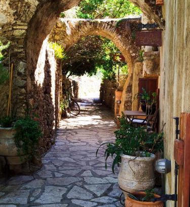 Milopotamos Apartment | Porfyrousa Traditional Hotel