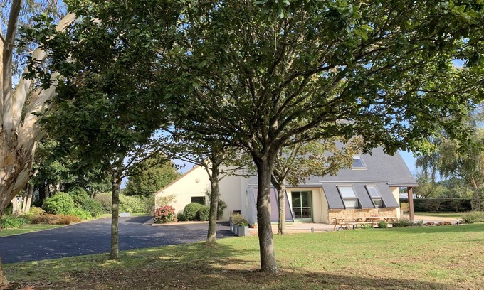Penvenan House | PORT-BLANC, LARGE COMFORTABLE HOUSE, GARDEN, COVERED SWIMMING POOL, SEA VIEW