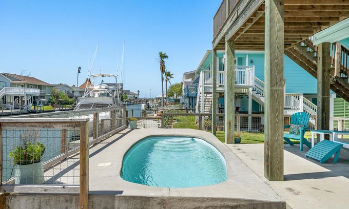City-by-the Sea House | Port Royal Dream | Pet Friendly, Canal Views, Pool