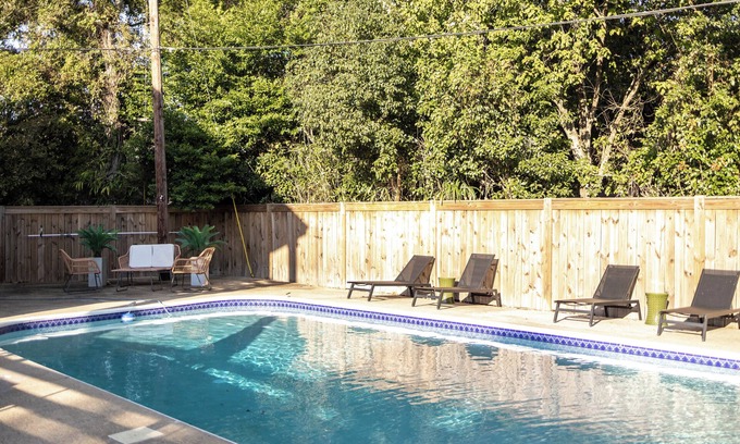 Biloxi Condo | Porter #6 - Perfect location with Pool & Golf Cart! - near Beach and Downtown!
