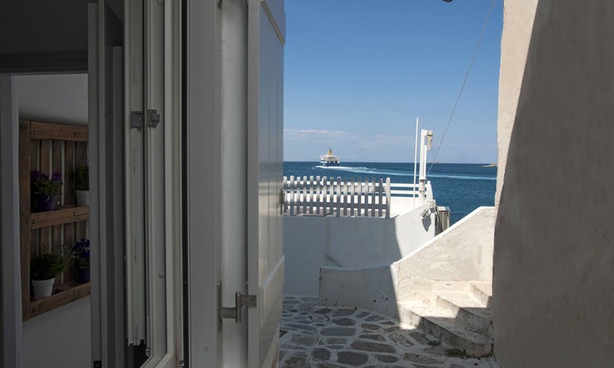 Parikia Apartment | Portes View House