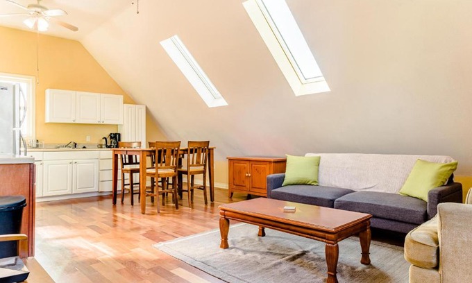 Woodstock House | Portland Urban Lodge, Quiet, Walkable, Near