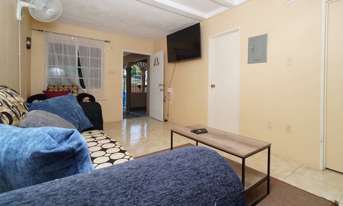 Caribbean Estates House | Portmore Peaceful Stay n3BR House in Greater Portmore With AC and Hot water