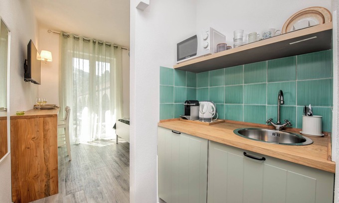 Moneglia House | PORTOBELLO ROOM WITH PVT BATH & KITCHNETTE aMoneglia| 2min walk to the beach