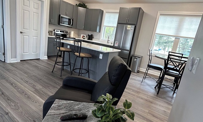 Portage Lakes House | Portview Carriage House - Attention to detail for the discerning travelers.