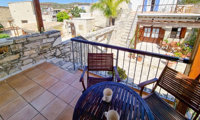 Skarinou Apartment | Poseidon Poolview Apartment