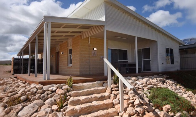 Moonta Bay Apartment | Poseidon`s Oasis - Entire Home - Moonta Bay