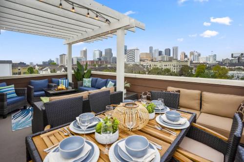 Midtown House | Posh Dtwn/Midtown Home w Stunning Roof-Top Terrace