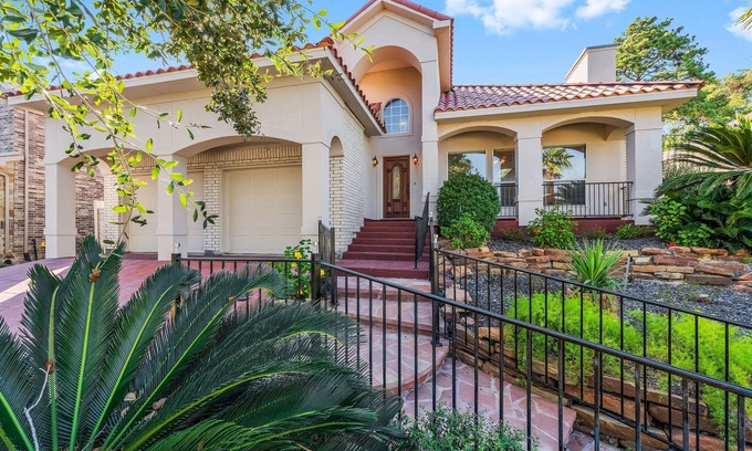 Walden on Lake Conroe House | Posh Lake View home in Walden on Lake Conroe