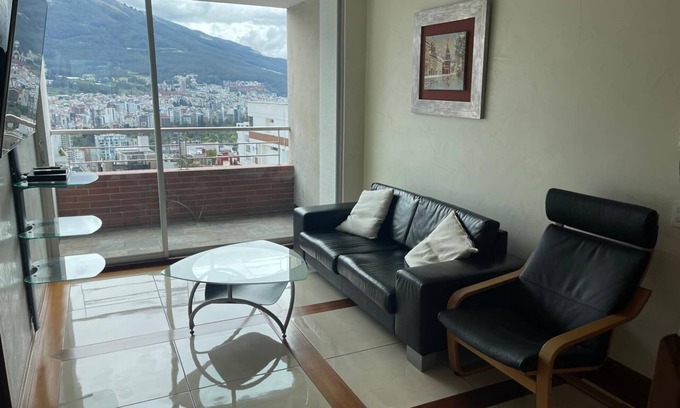 La Colina Cabin | POSHEST QUITO, 2 BDR+FULL BTHR, 3 BEDS, LIVING ROOM 65" TV, FULL KITCHEN+LAUNDRY