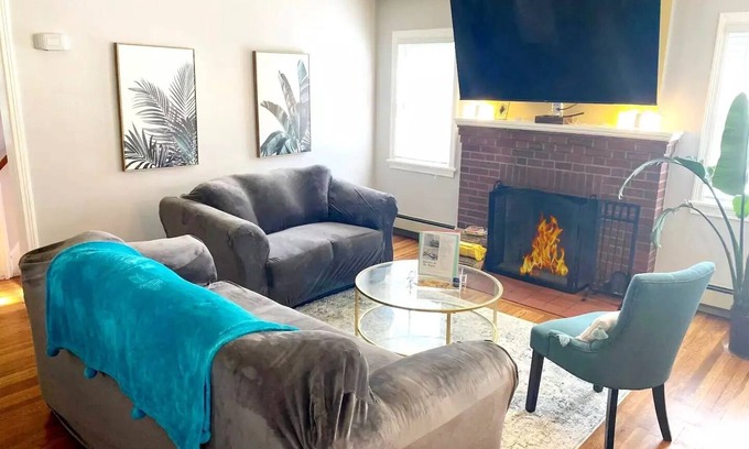 Poughkeepsie House | Poughkeepsie 3br home near Vassar & Marist college & Vassar Bros Hospitalnn