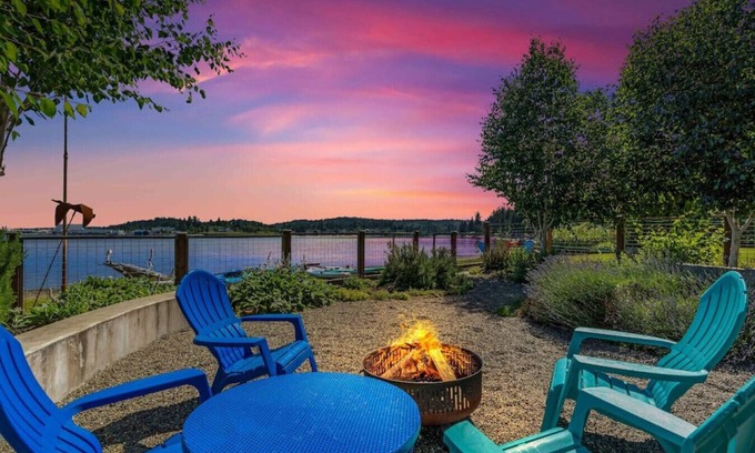 Poulsbo House | Poulsbo Shore Retreat w/Kayaks, SUPs, & Bikes!