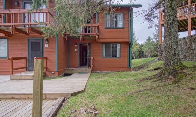 Snowshoe House | Powder Monkey 4: 2 Bedrooms Plus Sleeping Loft, 2 Full Baths: Slope Side