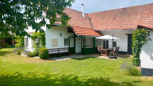 Okrouhla Apartment | Prázdninová chalupa s uzavřeným dvorem a zahradou