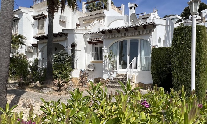 Paichi House | Prachtige Bungalow met Dakterras op het Zuiden en Zwembad op 10m Afstand