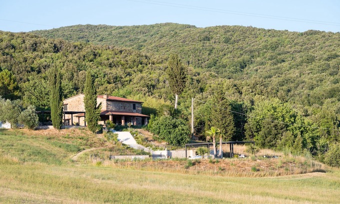Montecatini Val di Cecina Villa | Prachtige prive villa, hartje Toscane met zwembad & jacuzzi