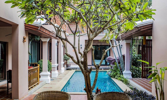 Jomtien Villa | Pratamnak villa near walking street