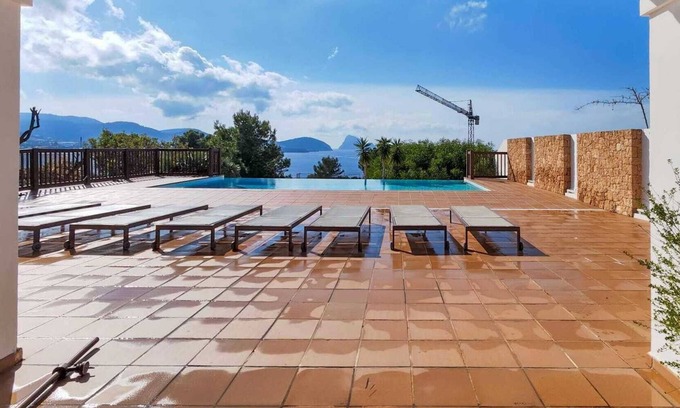 Cala Comte Villa | Preciosa Casa Típica de la Costa Ibicenca con Vistas al mar
