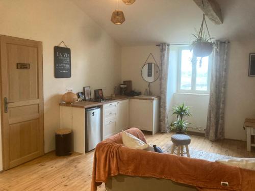 Montravers Apartment | Premier étage d une jolie maison à la campagne