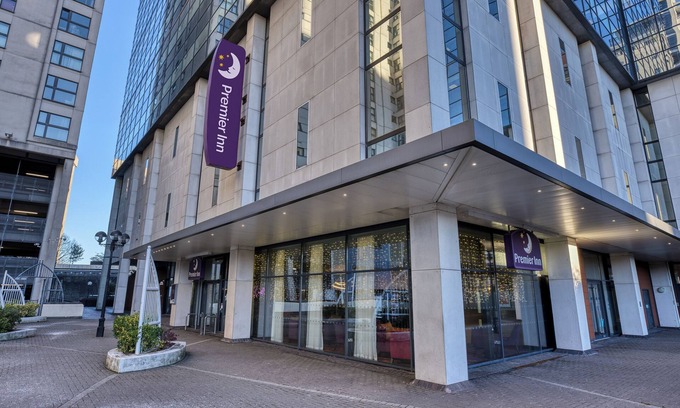 Cardiff City Centre Hotel | Premier Inn Cardiff Cc Queen Street