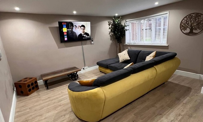 Middleton House | Premier inn mattresses - sleeps 6