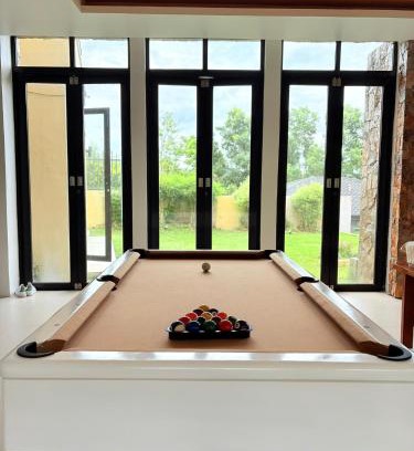 Laurel Bed & Breakfast | Premium 5 Bedroom Family Estate Overlooking Lake Taal