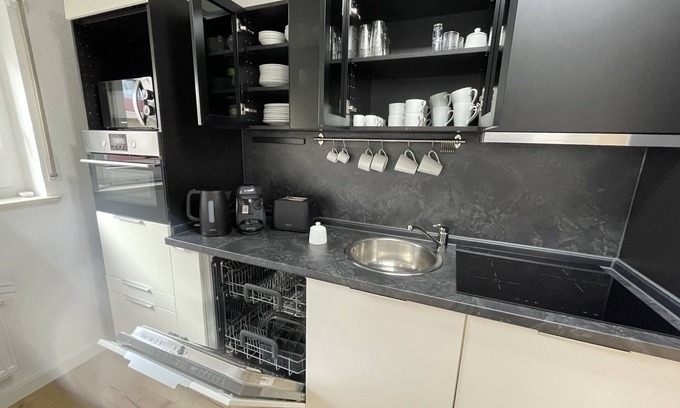 Ulm Apartment | Premium Apartment 90sqm 3 rooms billiard, kitchen, balcony Smart TV
