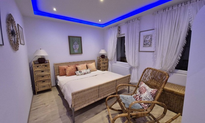 Elberfeld-Mitte Apartment | Premium Apartment with Artistic Flair