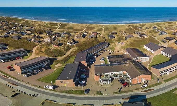 Sondervig Apartment | Premium apartment with loft in holiday park