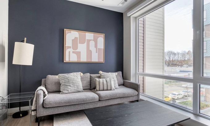 Boston Apartment | Premium Burlington Jr 1BR w/Gym & W/D, nr Dining & Shops, by Blueground