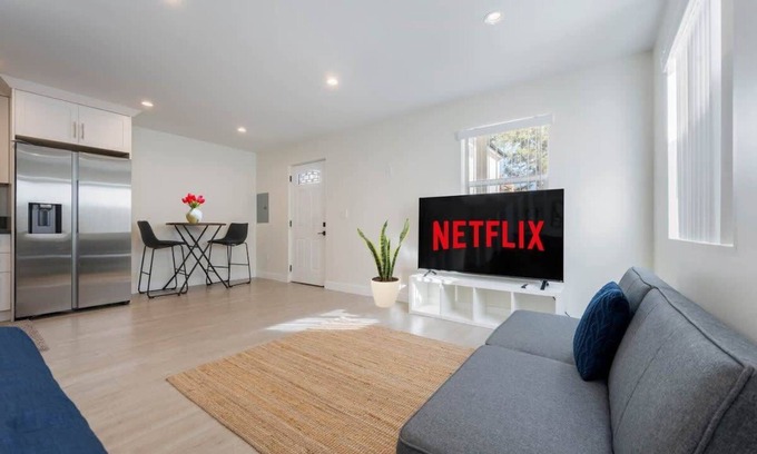 Burbank Apartment | Prestige Studio Haven at Burbank