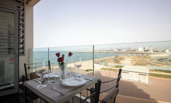 Bourgogne Apartment | Prestige Studio with Terrace overlooking the Marina