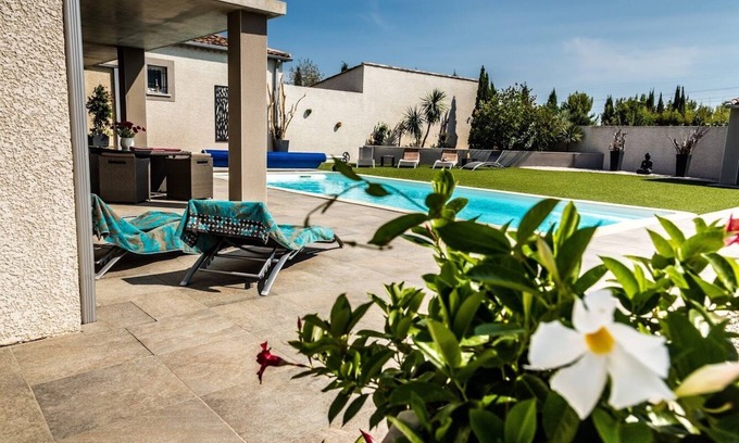 Plaissan Villa | Prestige villa la SERANNE 170 m2, 8 pers, with swimming pool (Occitanie)
