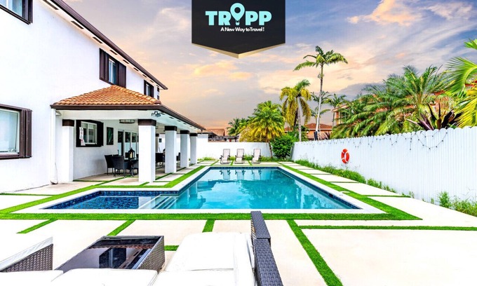 Ludlam House | Prestigious Home with Pool