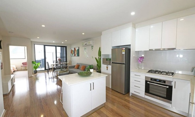 Preston Apartment | Preston Spacious Apartment fully self-contained Parking Wi-Fi