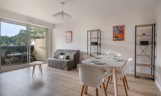 Le Pouliguen Apartment | Pretty apartment 300 m from the port of Pouliguen
