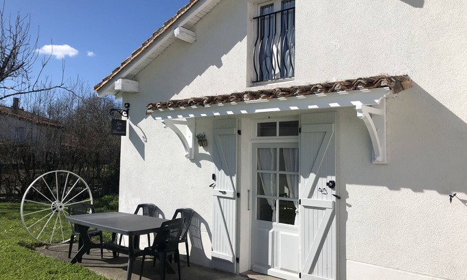 Oradour-Fanais Cottage | Pretty cosy Cottage sleeps 4 in Oradour Fanais,